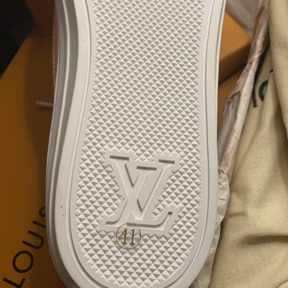 LV sneakers sz 41 - Picture 4 of 6